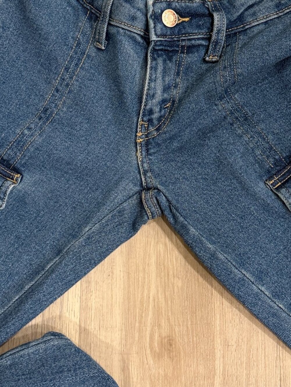 Wild Fable Low Rise Flare Cargo Jeans Size 2 Y2K Front Seam Medium Wash - Picture 8 of 10